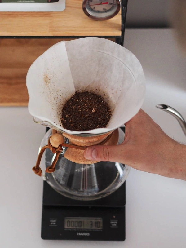 https://www.konesso.pl/data/include/cms/baza_wiedzy/Hario-V60-Drip-Scale-VS-Hario-Drip-Scale-Wide/chemex.webp