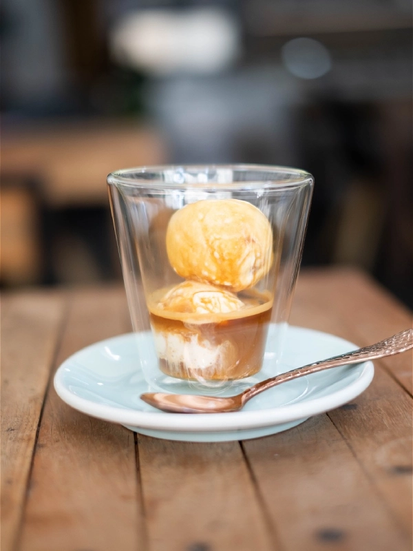 Espresso affogato